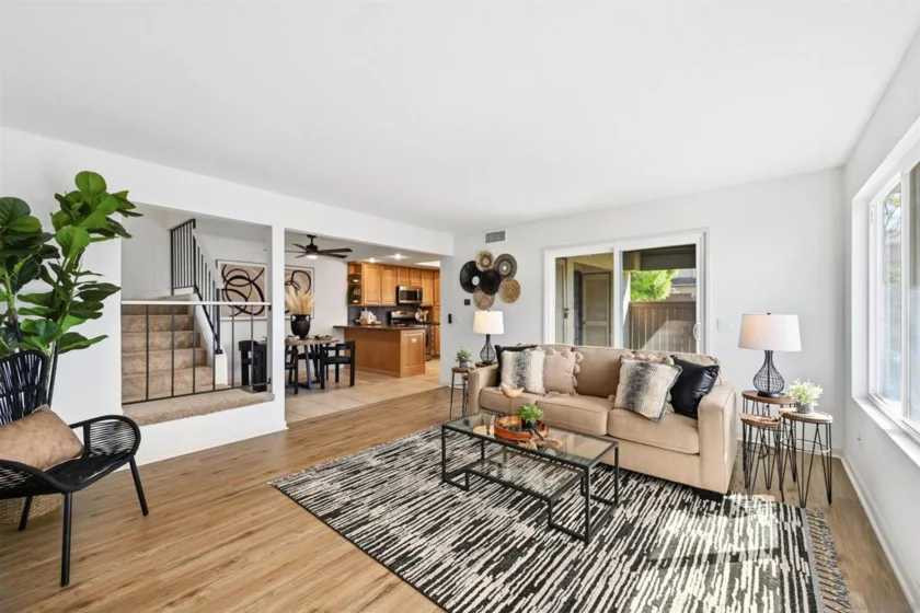 10219 Kerrigan Street photo 1