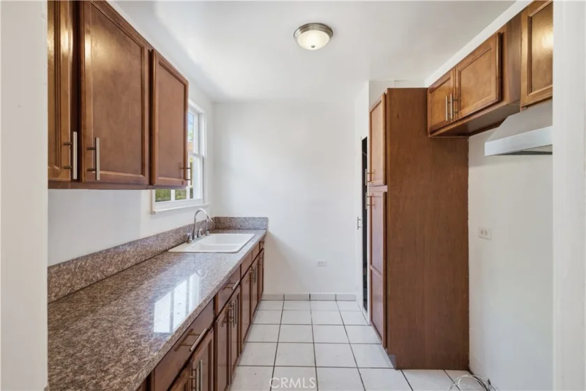 511 E Maple photo 13
