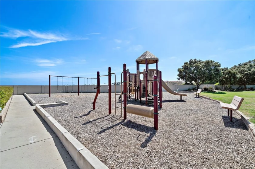8215 Deerfield Drive photo 30