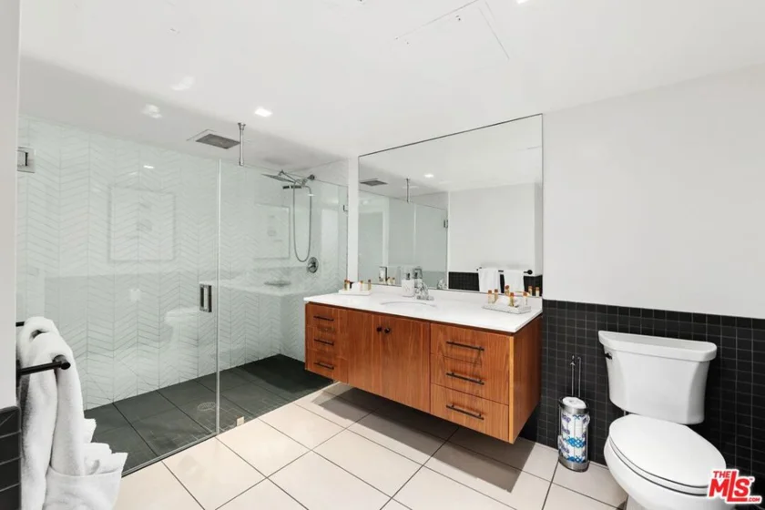 818 N Doheny Drive #606 photo 17