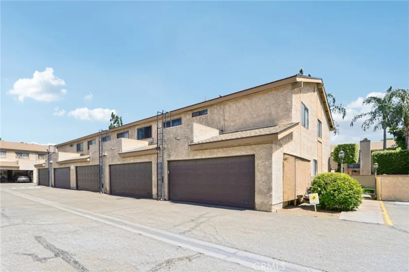 9600 Sylmar Avenue #19 photo 5