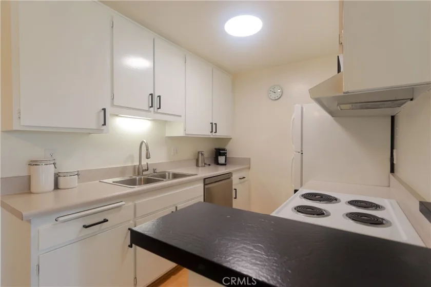 424 N Bellflower #101 photo 10