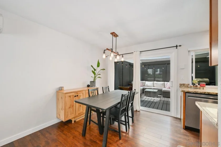 1242 River Glen Row #40 photo 4