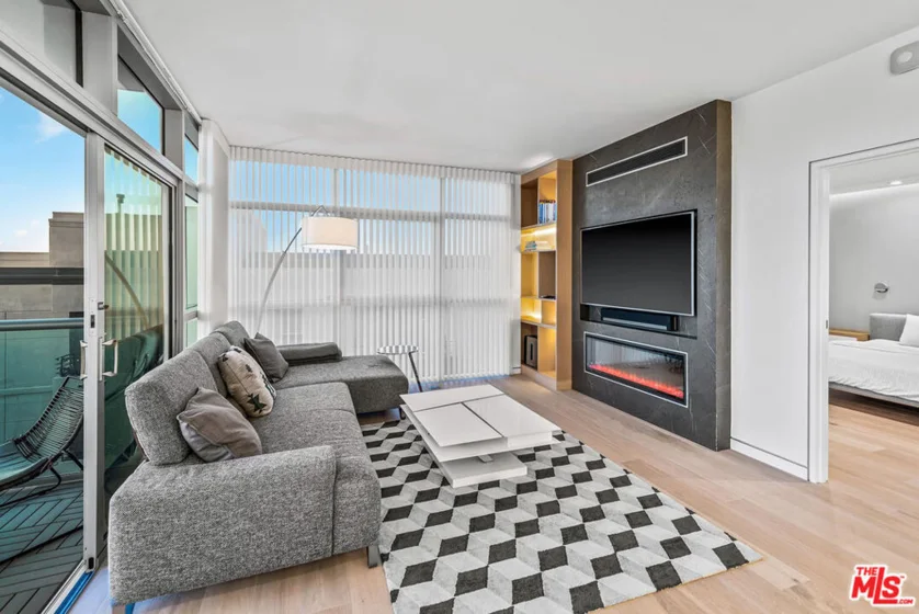 13700 Marina Pointe Drive #617 photo 10