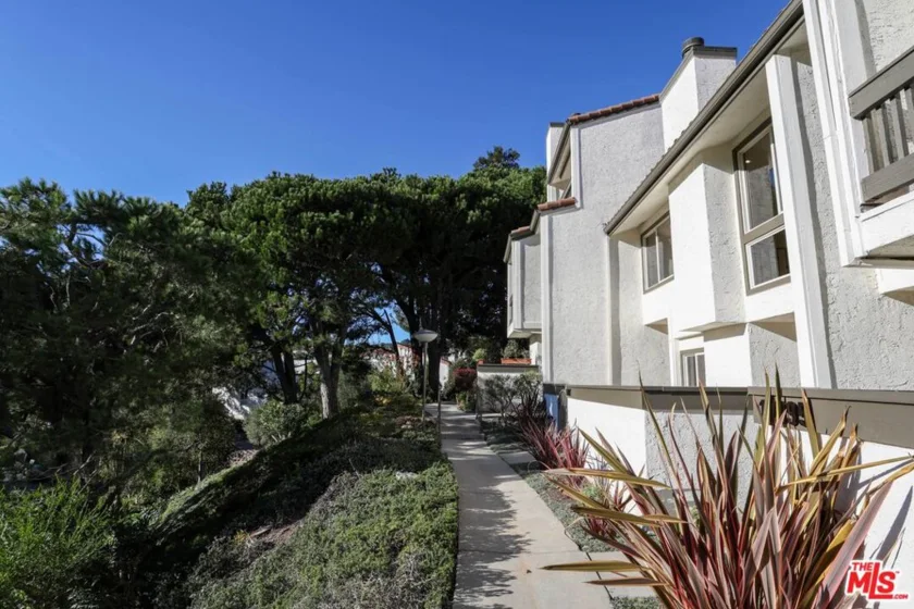 17097 Palisades Circle photo 14
