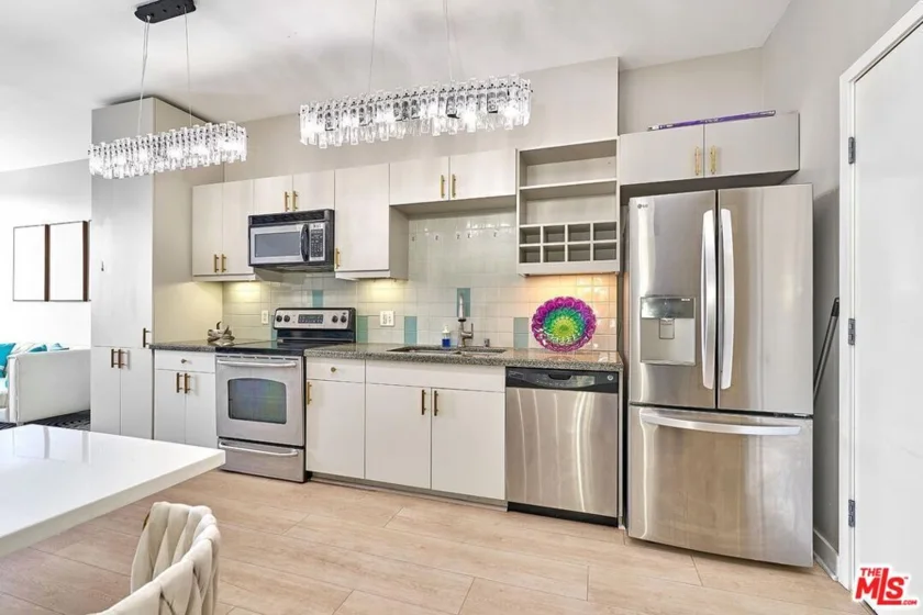 3810 Wilshire Boulevard #408 photo 33
