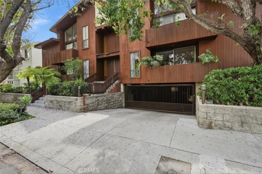 1747 Barry Avenue #106 photo 32
