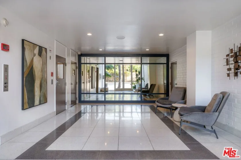 7560 Hollywood Boulevard #309 photo 2