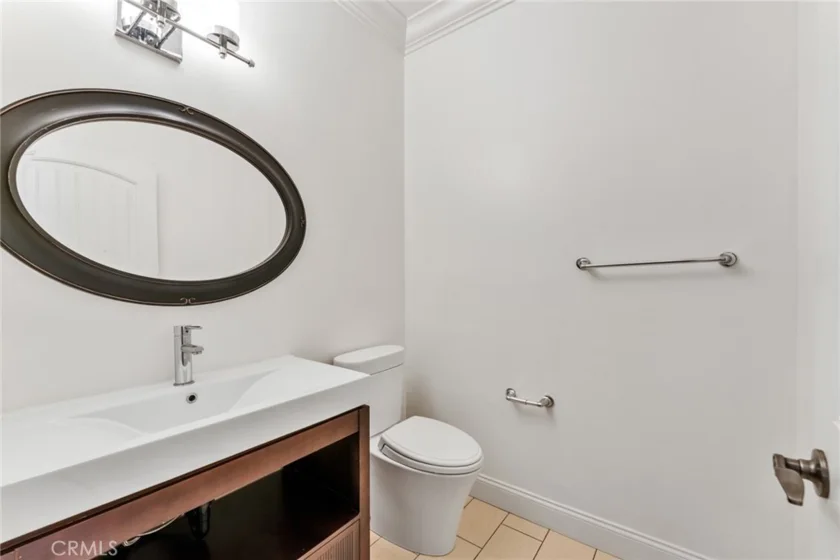 1590 Locust photo 13