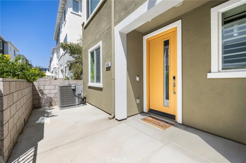 1460 W Sunrise Lane photo 4