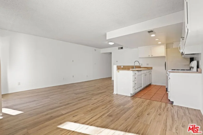 2700 Cahuenga Boulevard #2216 photo 3