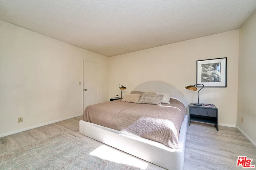 5437 Corteen Place #212 photo 4