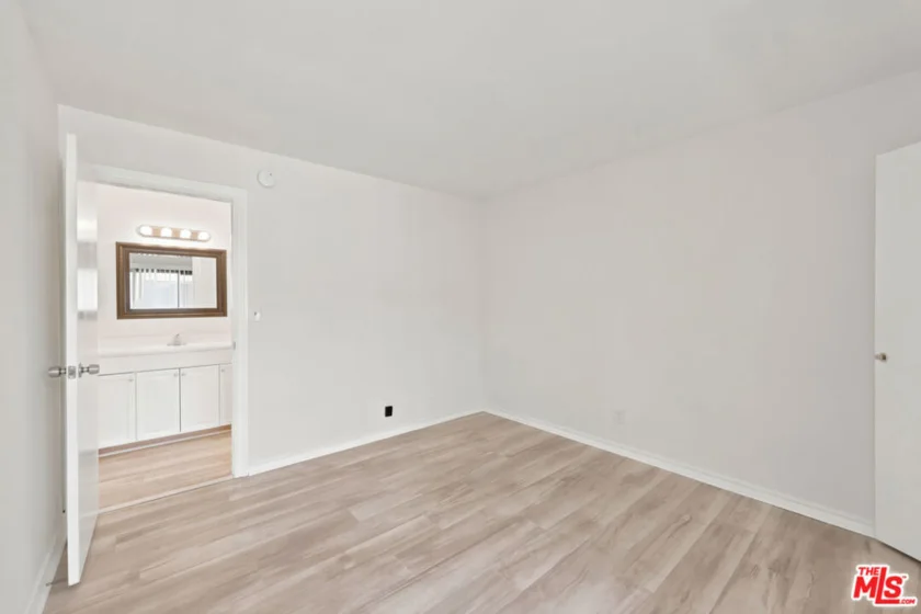 14937 Sherman Way #2 photo 43