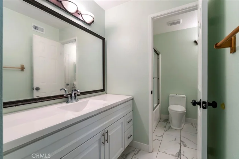 1114 W Blaine #204 photo 21