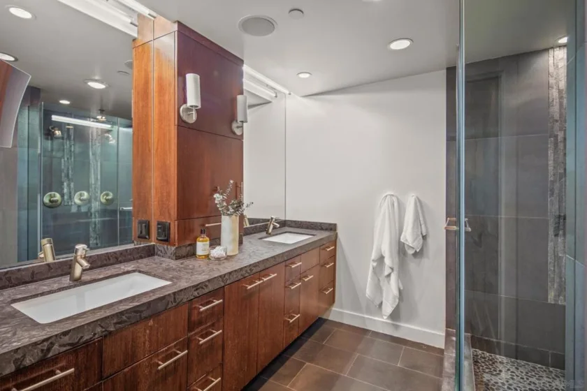 700 W Harbor #2101 photo 33
