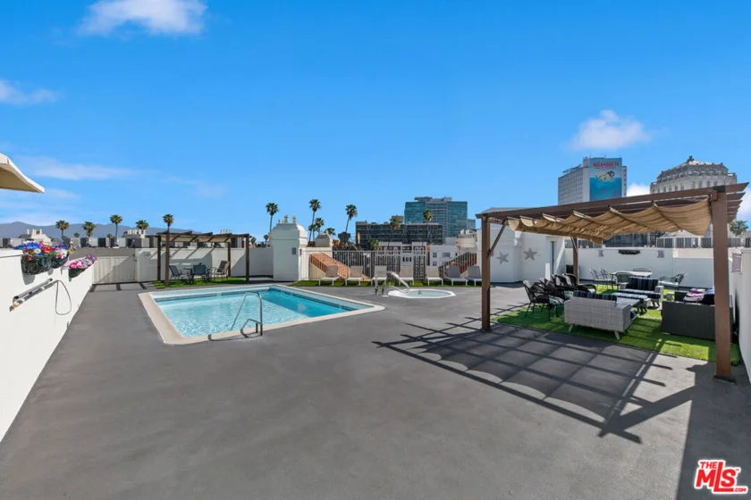 620 S Gramercy Place #320 photo 23