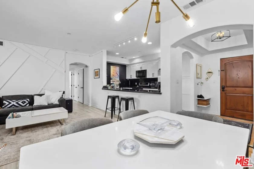 5037 Rosewood Avenue #101 photo 6