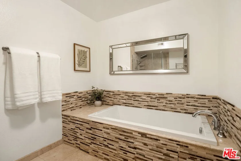 621 S Barrington Avenue #110 photo 5