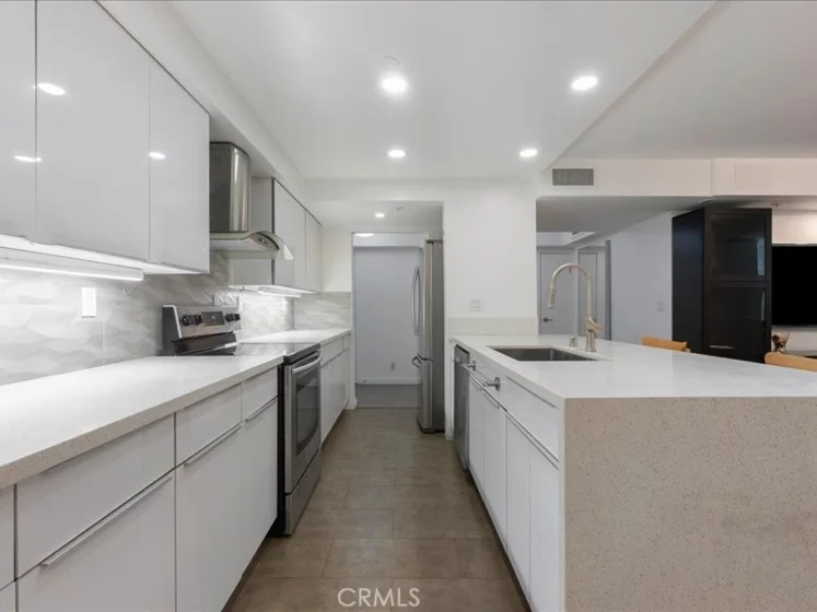 10660 Wilshire Boulevard #302 photo 17