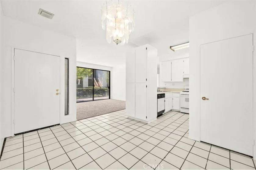 10530 N Lakeside Drive #G photo 8