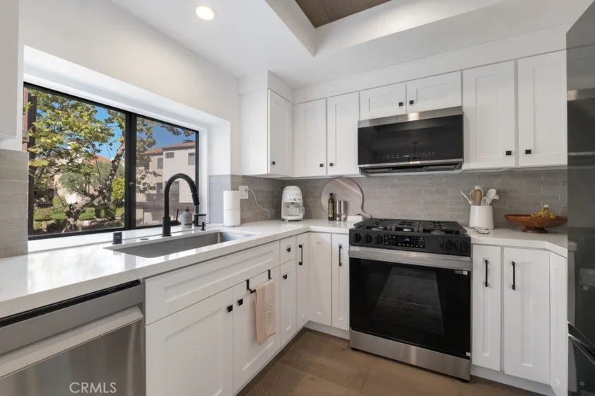 21931 Burbank Boulevard #25 photo 16
