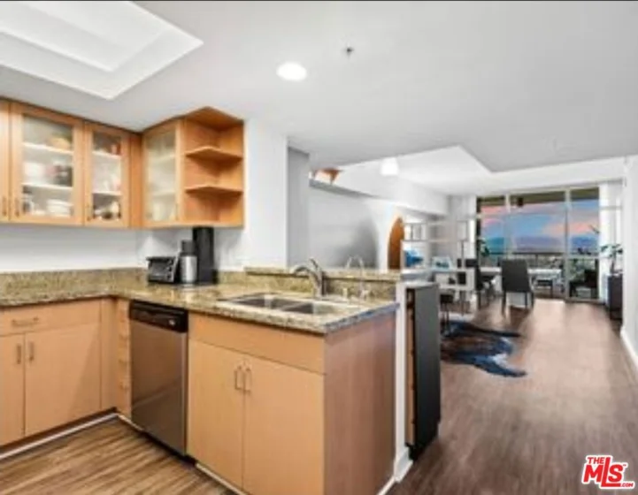 13700 Marina Pointe Drive #1210 photo 1