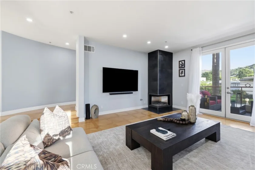 14271 Dickens Street #201 photo 6