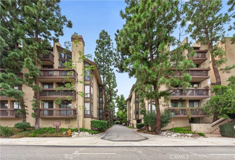 1655 Clark #324 photo 2