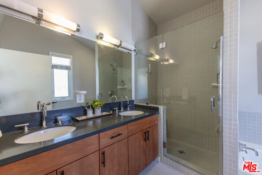 10735 Bloomfield Street #5 photo 27