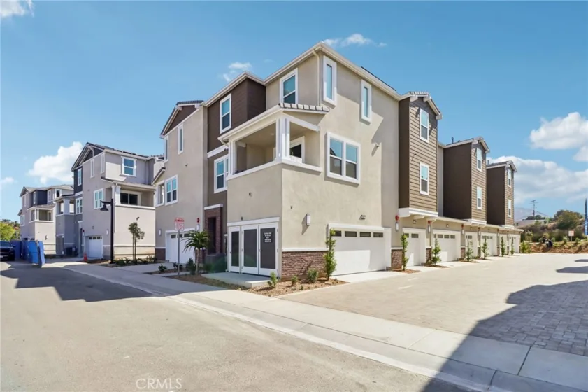 405 Lotus Drive photo 2