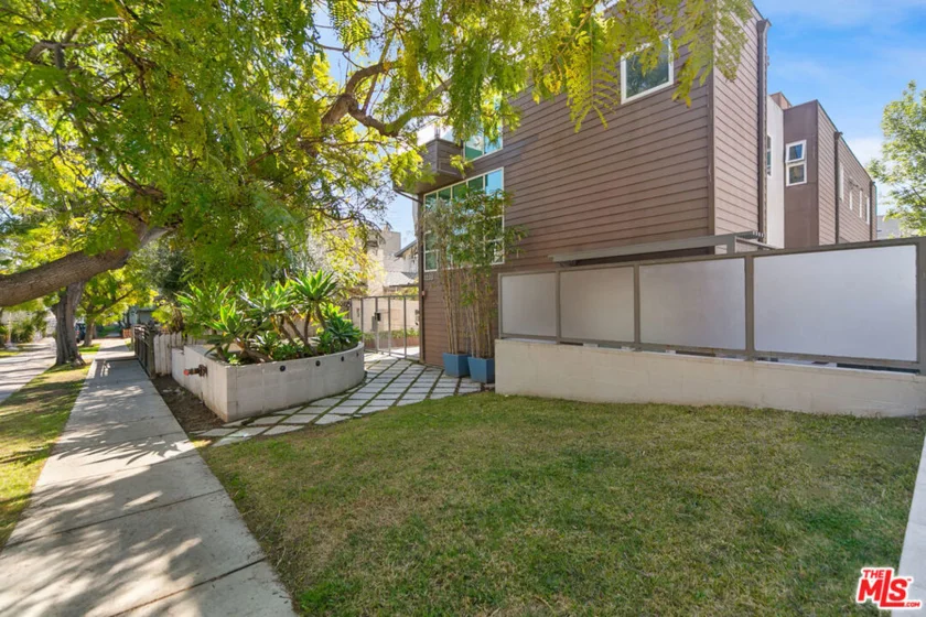 1228 21st Street #A photo 1