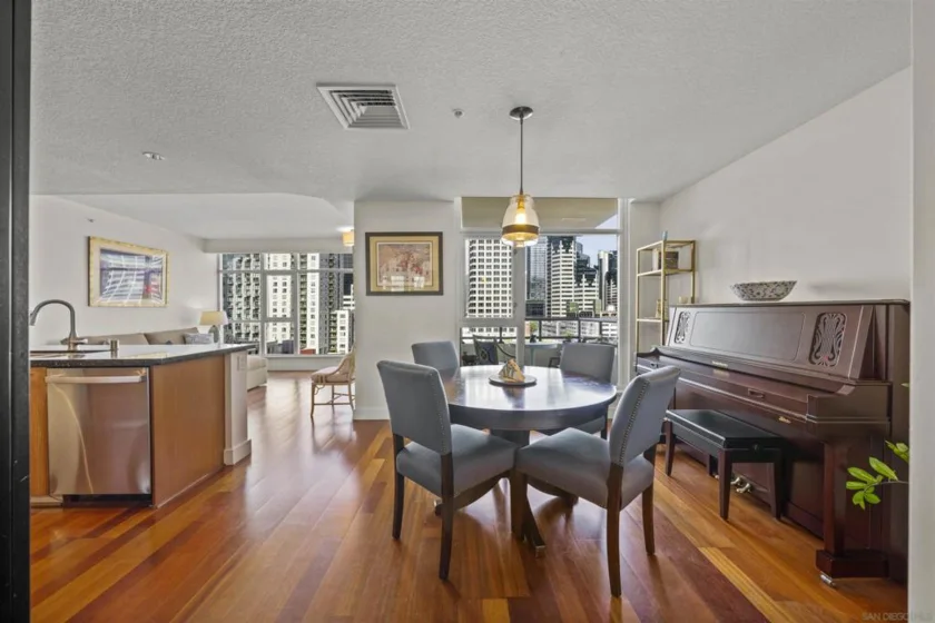 1199 Pacific Hwy #1103 photo 4