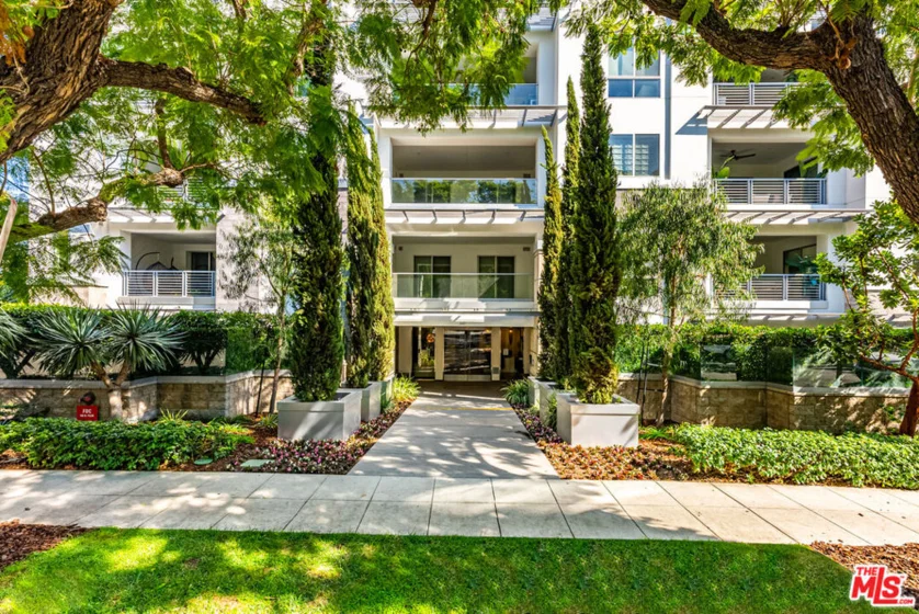 460 N Palm Drive #404 photo 1