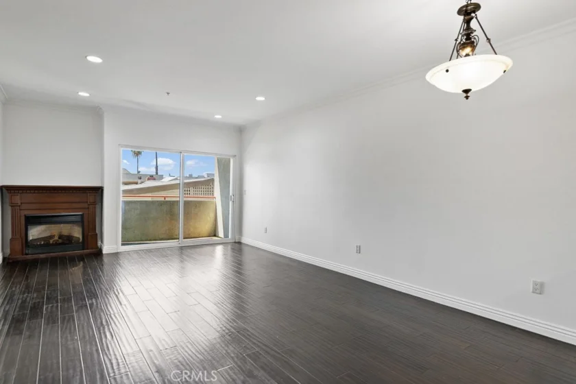 908 S Ardmore Avenue #304 photo 2