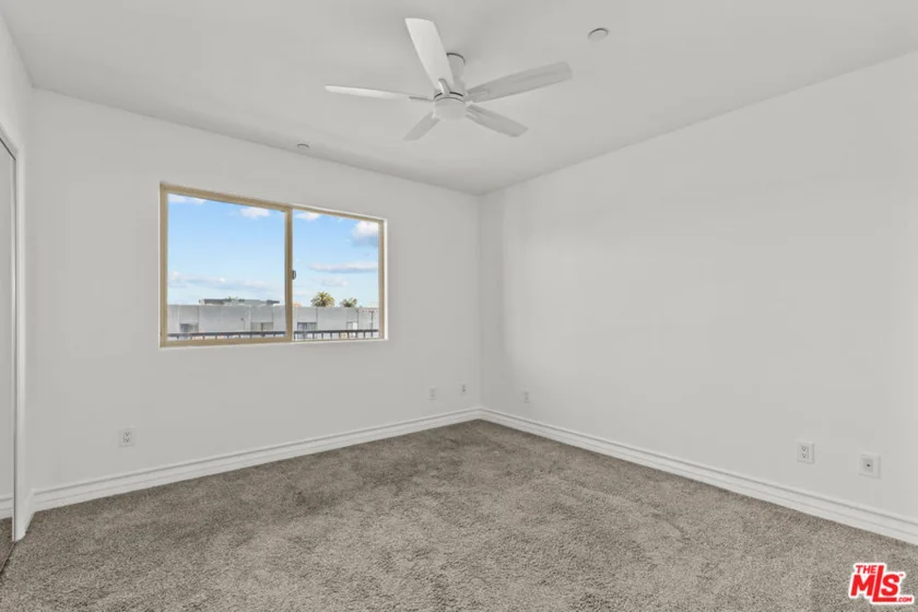 936 N Hudson Avenue #302 photo 11