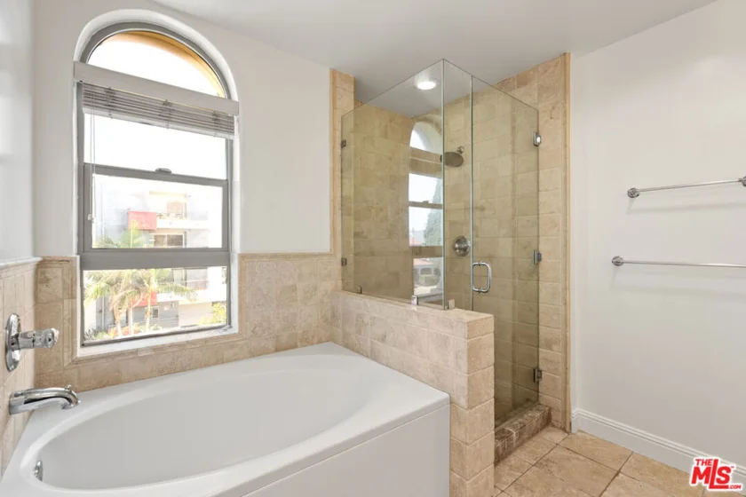 5037 Rosewood Avenue #301 photo 5