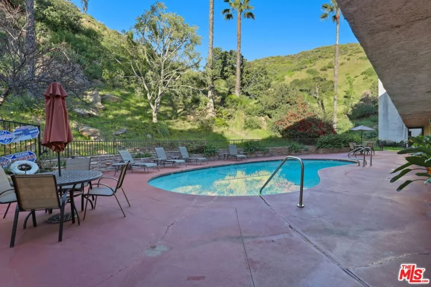 2700 Cahuenga Boulevard #2216 photo 22