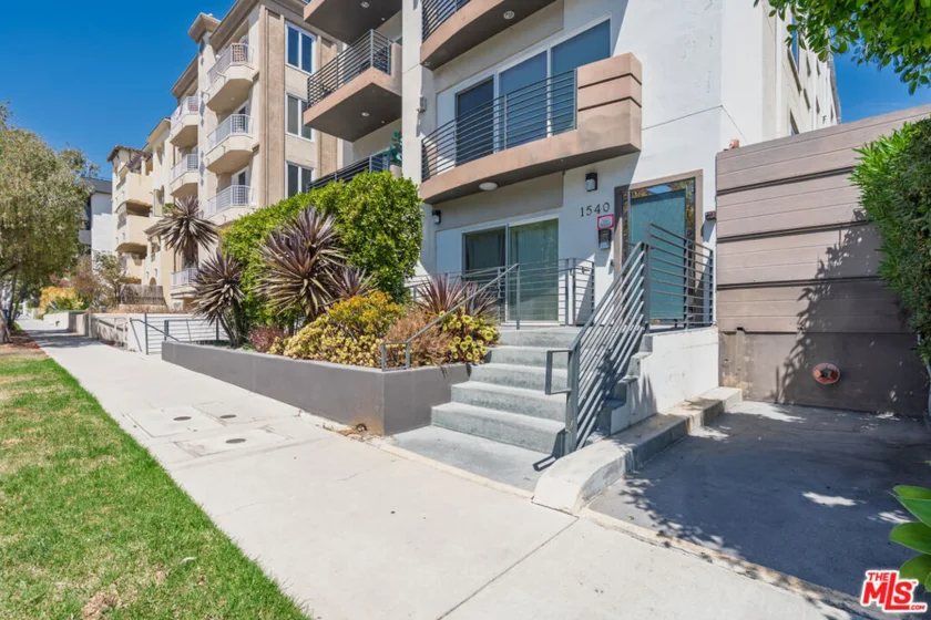 1540 Amherst Avenue #PH2 photo 51