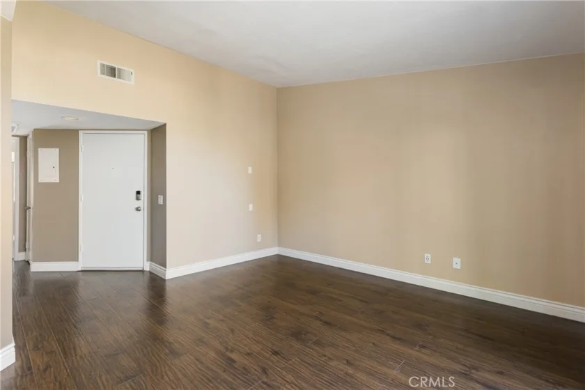 2568 Avenida Del Vista #202 photo 4