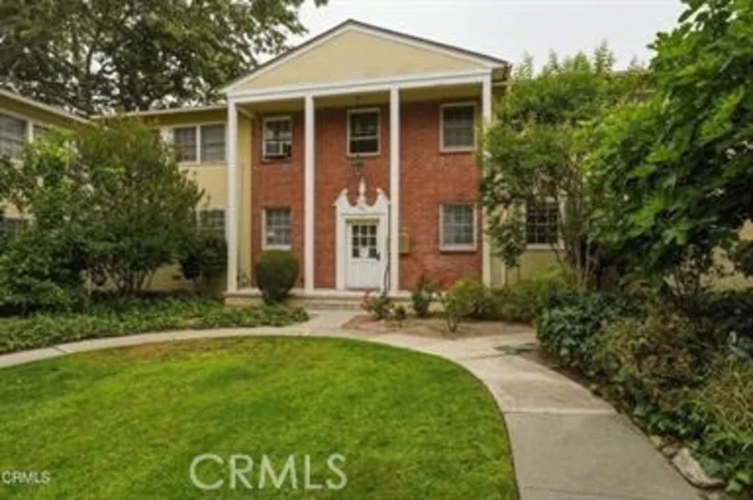 525 E Maple photo 1