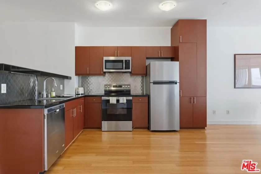 3810 Wilshire Boulevard #602 photo 26