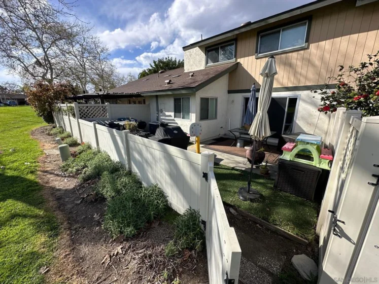 526 Smoketree Gln photo 1