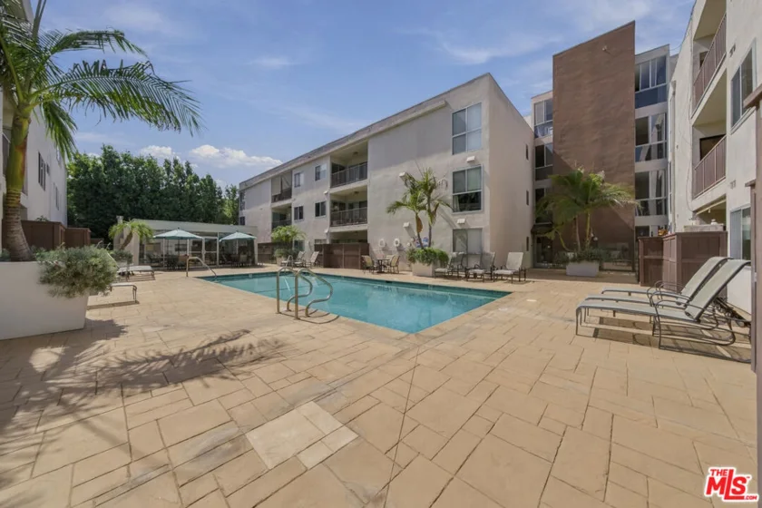 949 N Kings Road #309 photo 32