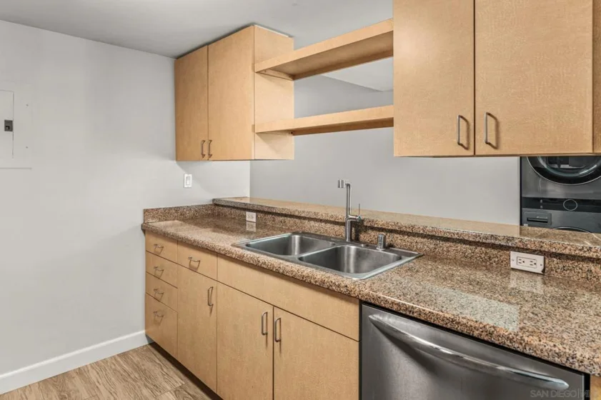 425 W Beech Street #805 photo 30