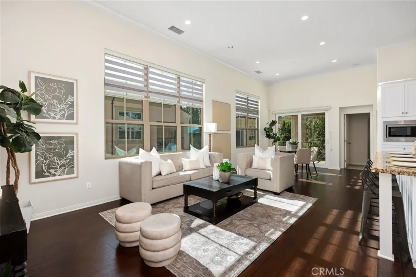 86 Mayfair photo 1