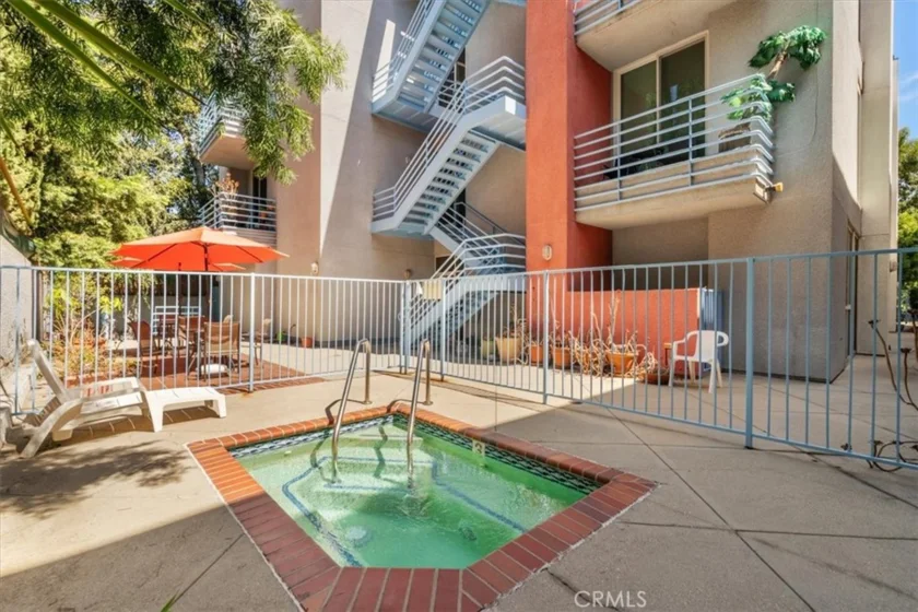 5151 Balboa #303 photo 32