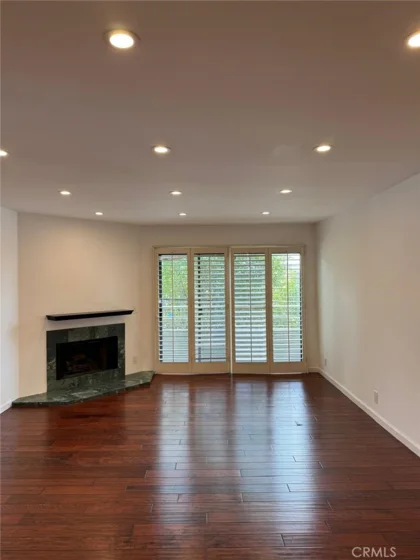 17800 Burbank #204 photo 17