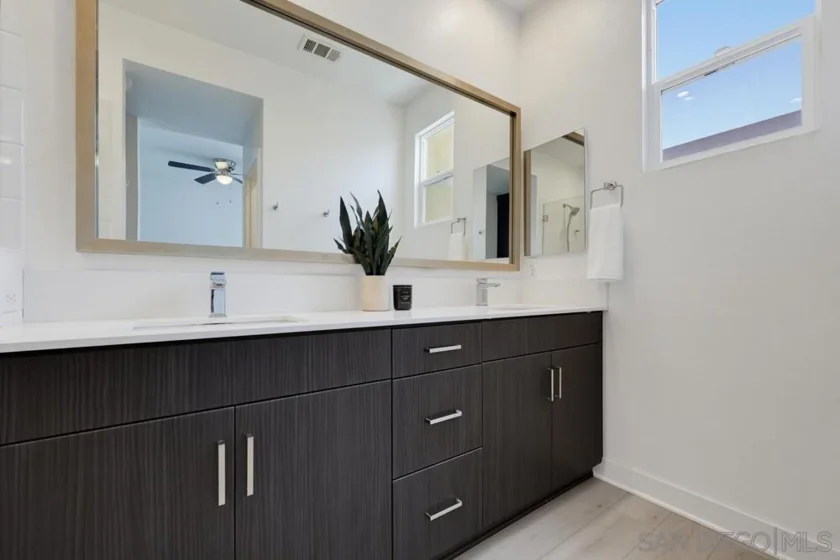 745 Shoreline Road photo 31