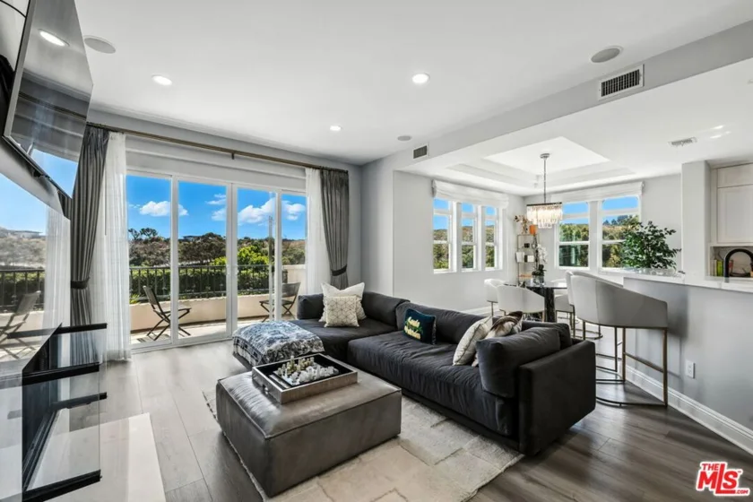 23971 De Ville Way photo 6