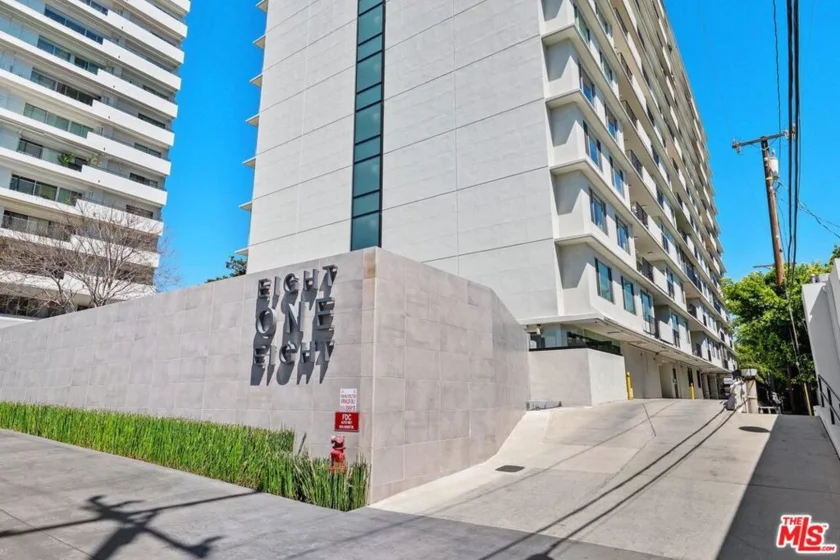 818 N Doheny Drive #606 photo 22